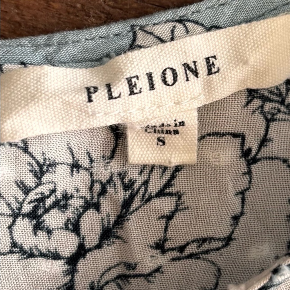 Pleione Floral Blue Cap Ruffle Sleeve Women's Top - Picture 12 of 14